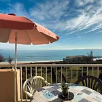 T2 Pied Dans L'eau- Vue Mer- Proche Commerces * Le Lavandou